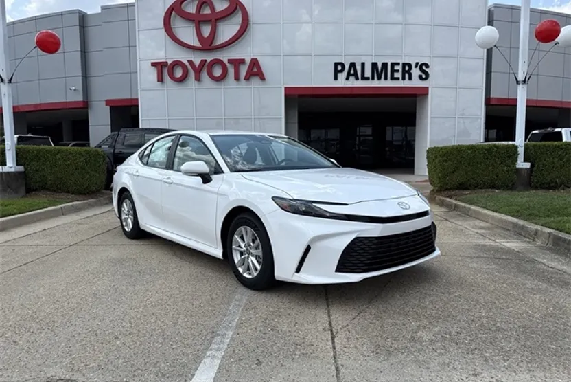 2025 Toyota Camry LE photo 1