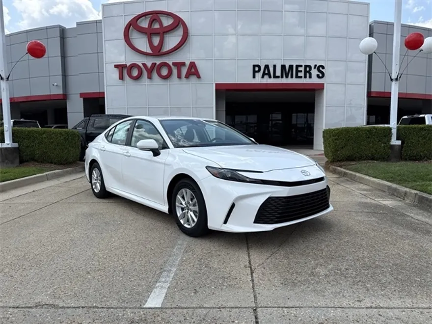 2025 Toyota Camry LE photo 1