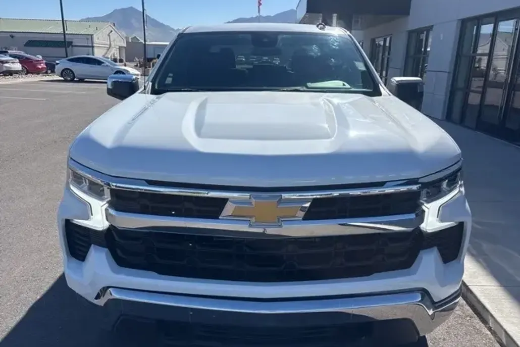 2022 Chevrolet Silverado 1500 LT photo 1