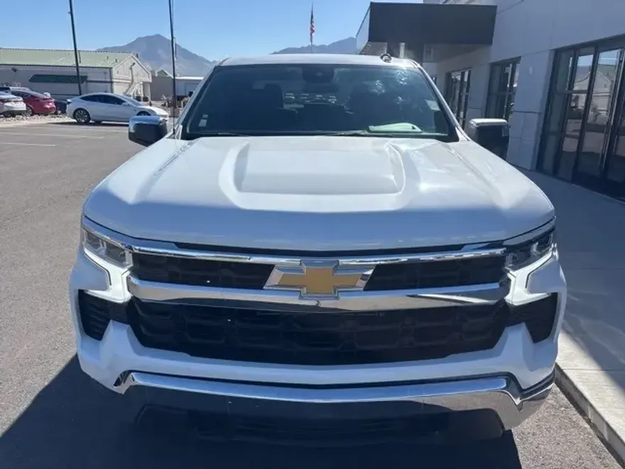 2022 Chevrolet Silverado 1500 LT photo 1
