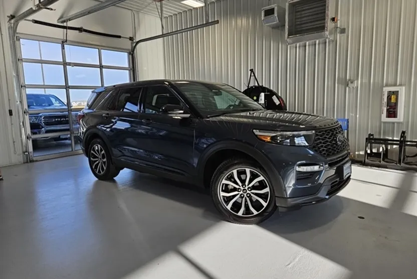 2022 Ford Explorer ST photo 1
