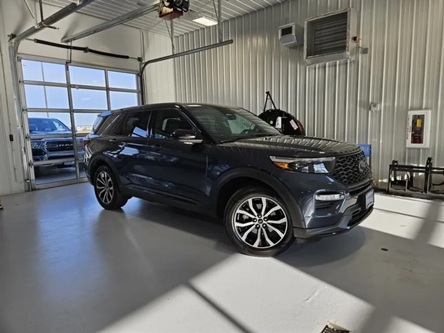 2022 Ford Explorer ST photo 1
