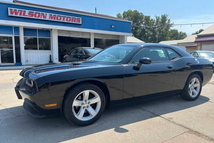 2013 Dodge Challenger SXT photo 1