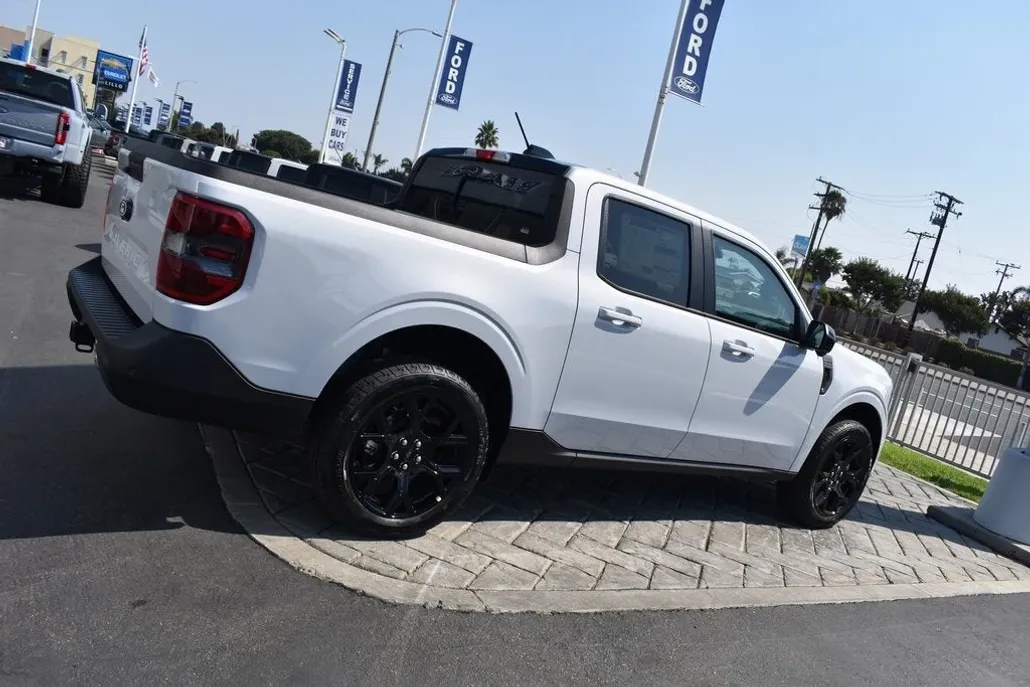 2025 Ford Maverick Lariat photo 1