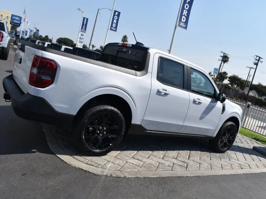 2025 Ford Maverick Lariat photo 1