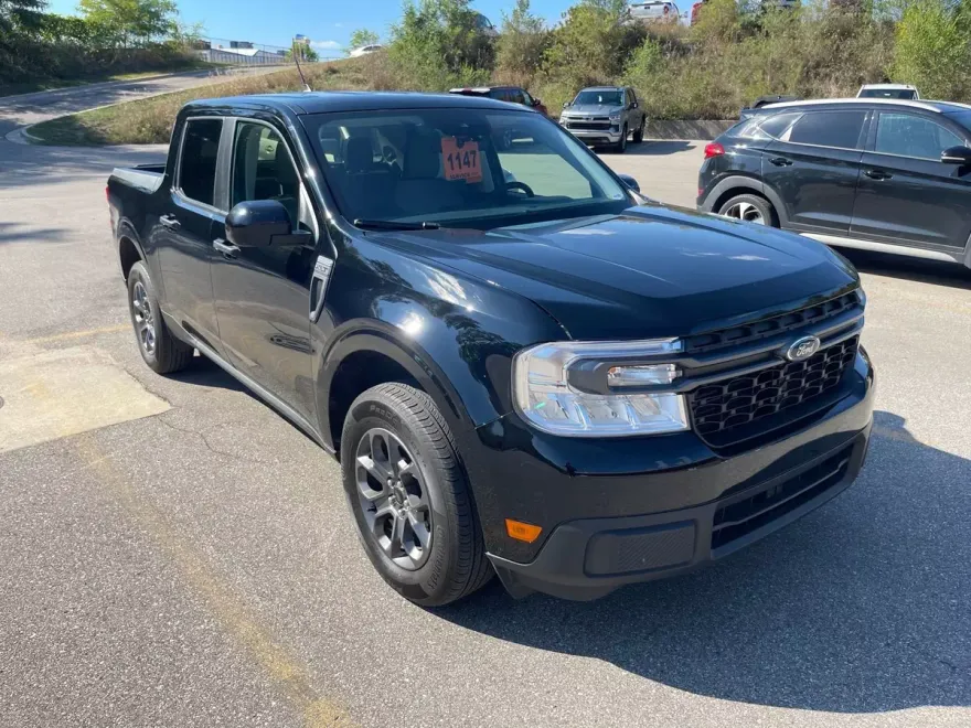 2022 Ford Maverick XLT photo 1