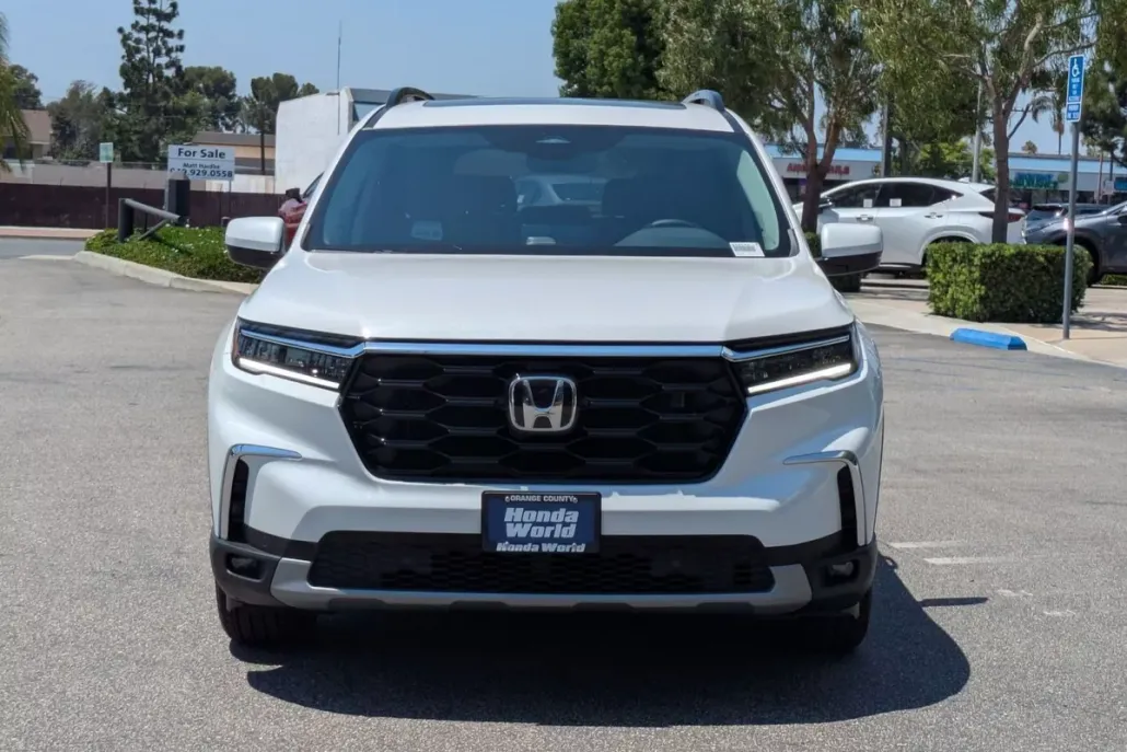 2025 Honda Pilot Touring photo 1