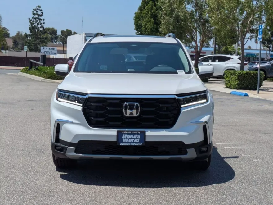 2025 Honda Pilot Touring photo 1