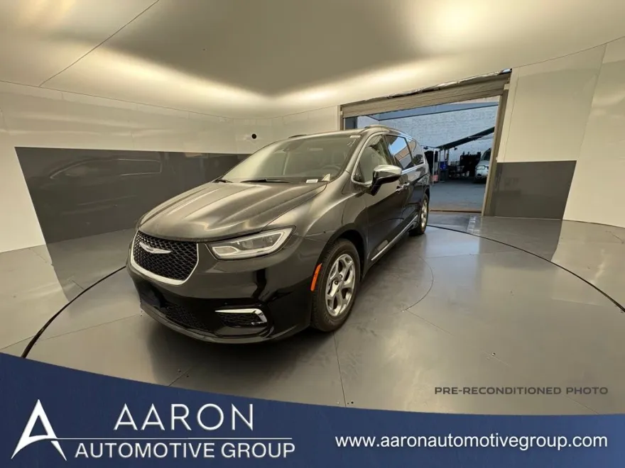 2023 Chrysler Pacifica Limited photo 1