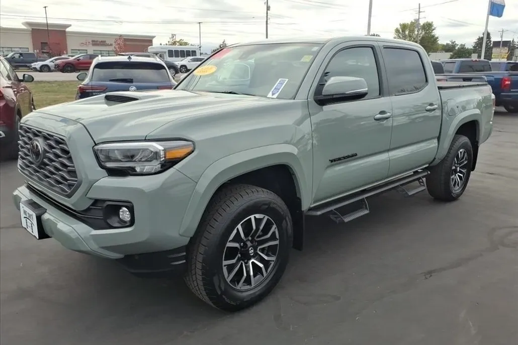 2023 Toyota Tacoma TRD Sport V6 photo 1