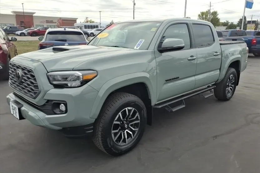 2023 Toyota Tacoma TRD Sport V6 photo 1