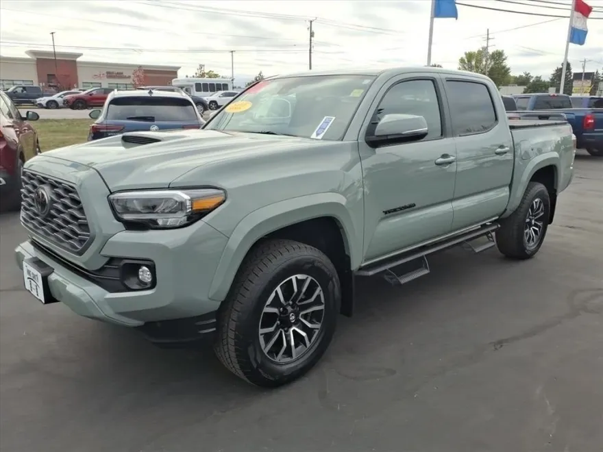 2023 Toyota Tacoma TRD Sport V6 photo 1