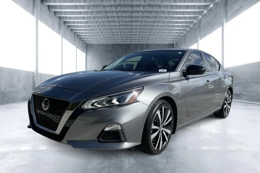 2021 Nissan Altima 2.5 SR photo 1