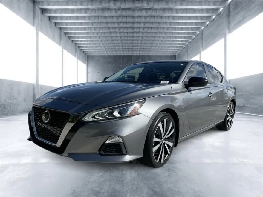 2021 Nissan Altima 2.5 SR photo 1