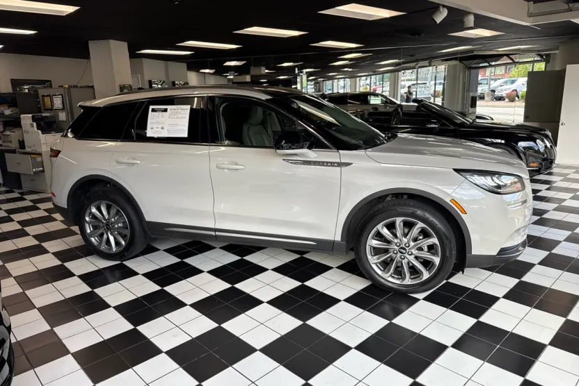 2022 Lincoln Corsair Standard photo 1