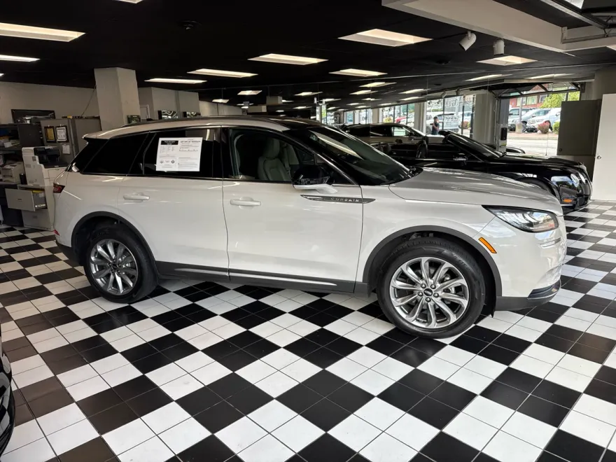 2022 Lincoln Corsair Standard photo 1
