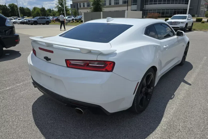 2018 Chevrolet Camaro 2LT photo 1