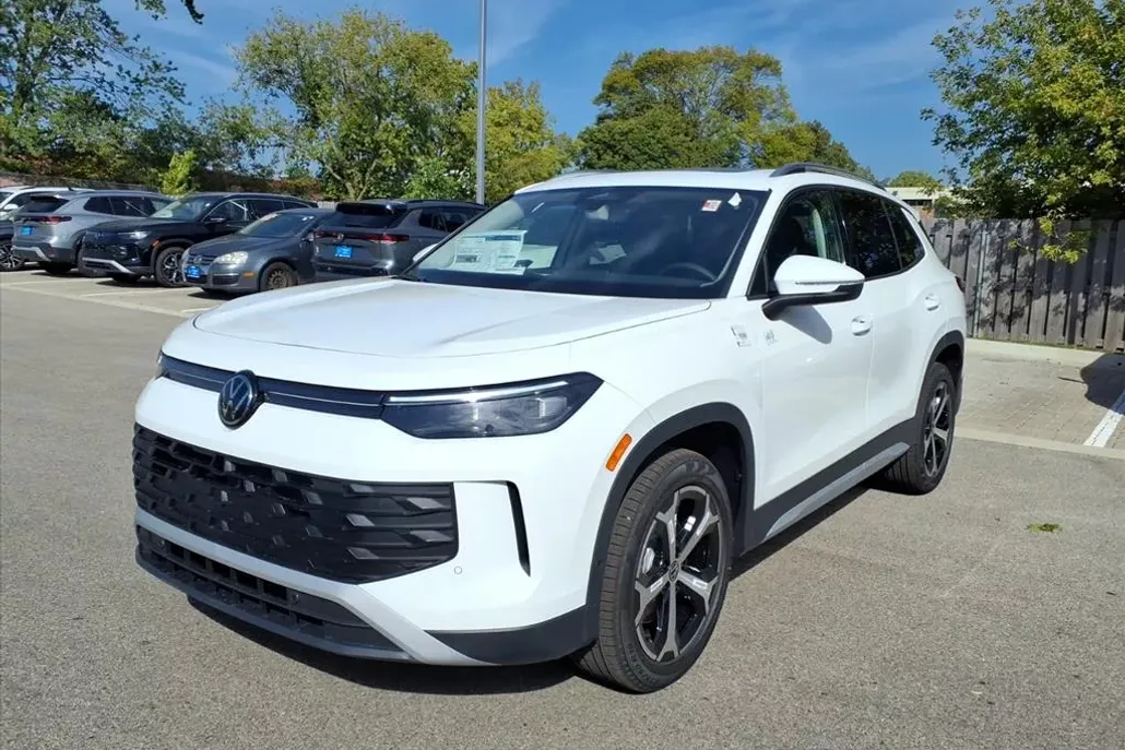 2025 Volkswagen Tiguan SE photo 1