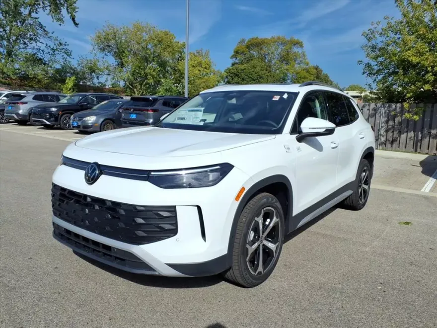 2025 Volkswagen Tiguan SE photo 1