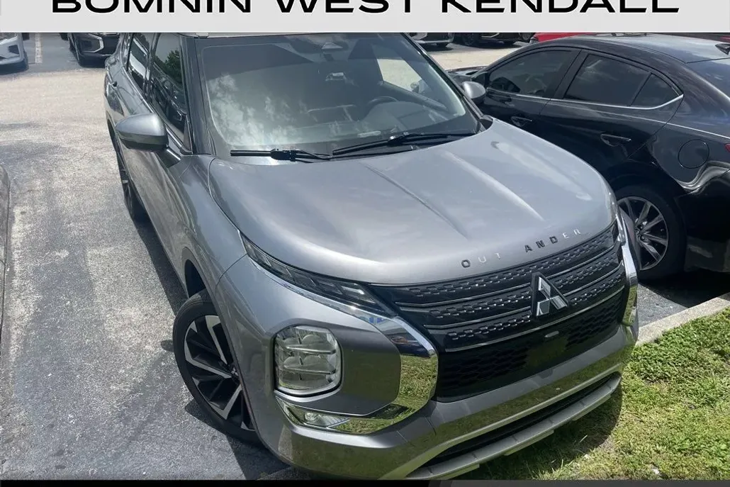 2022 Mitsubishi Outlander SEL photo 1