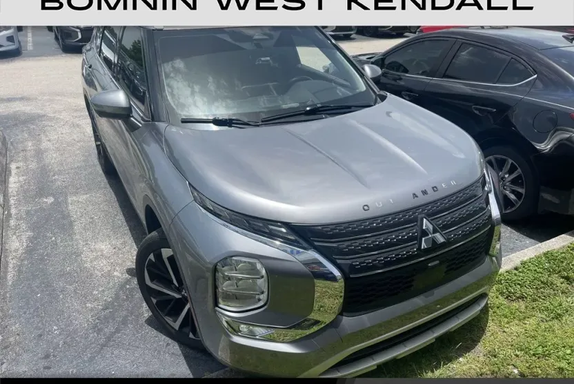 2022 Mitsubishi Outlander SEL photo 1