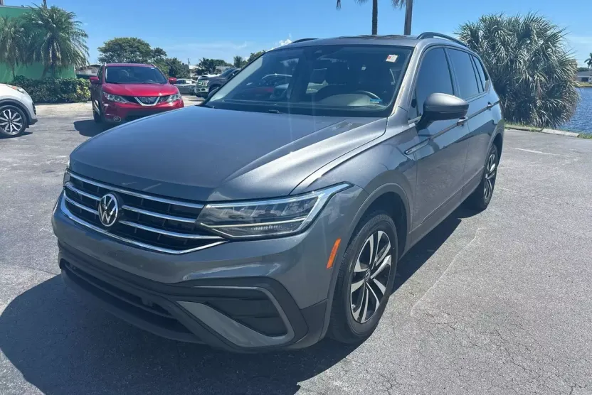 2023 Volkswagen Tiguan S photo 1