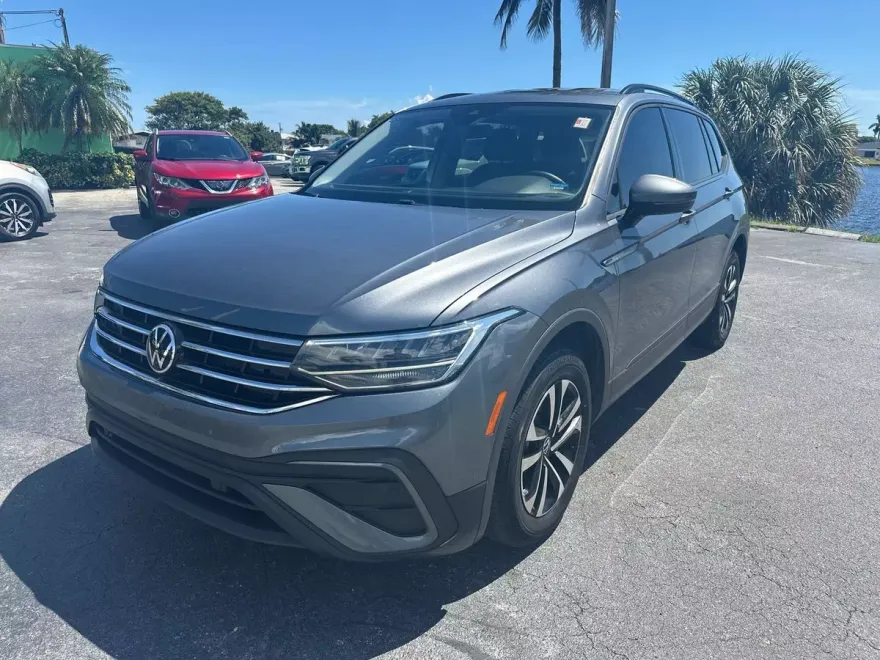 2023 Volkswagen Tiguan S photo 1