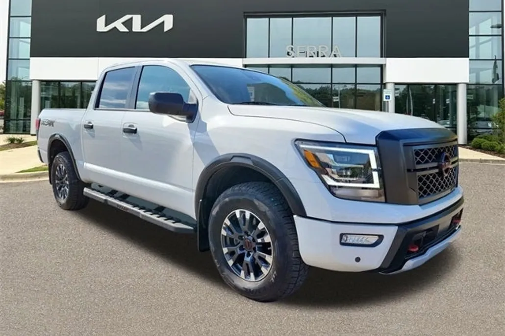 2024 Nissan Titan PRO-4X photo 1