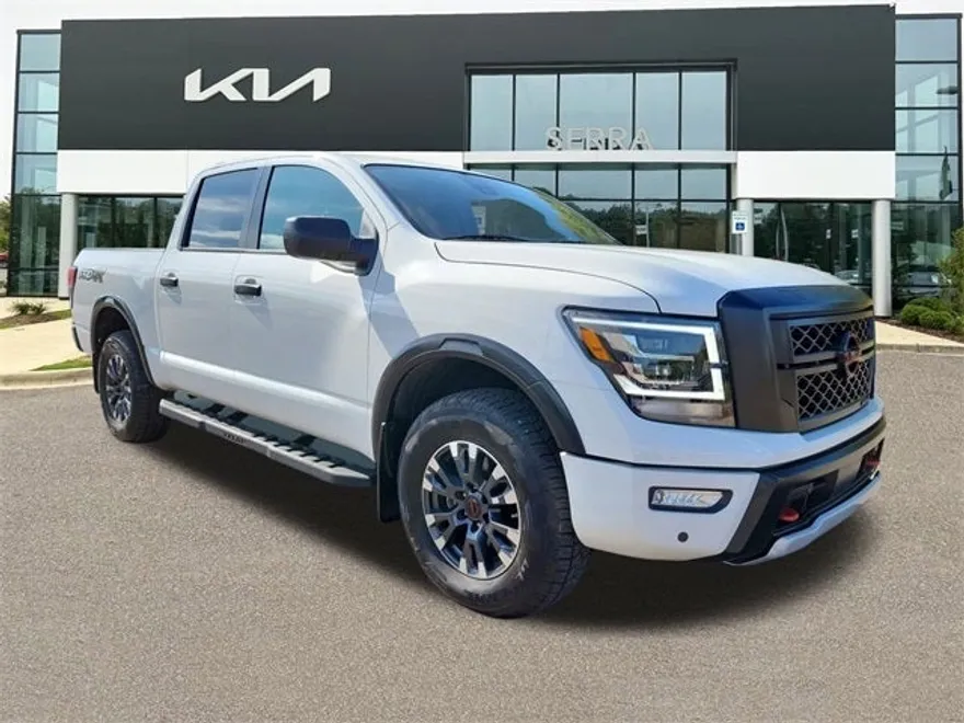 2024 Nissan Titan PRO-4X photo 1