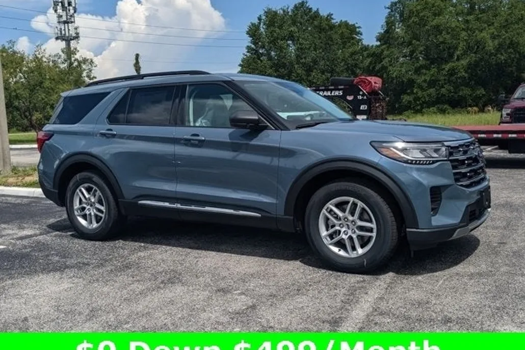 2025 Ford Explorer photo 1