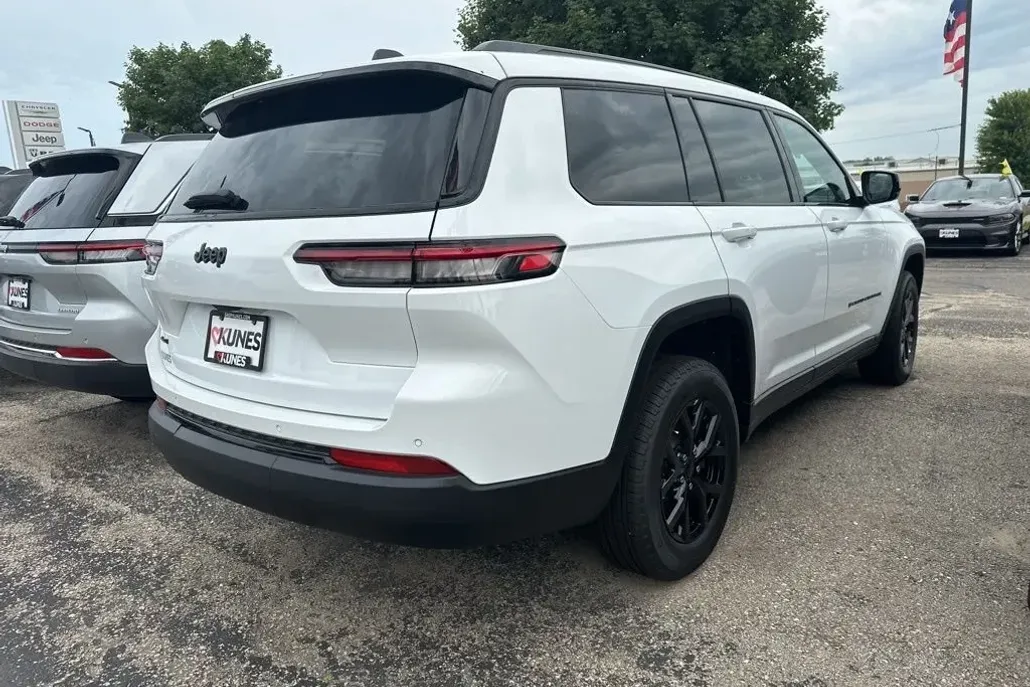 2025 Jeep Grand Cherokee Altitude X photo 1