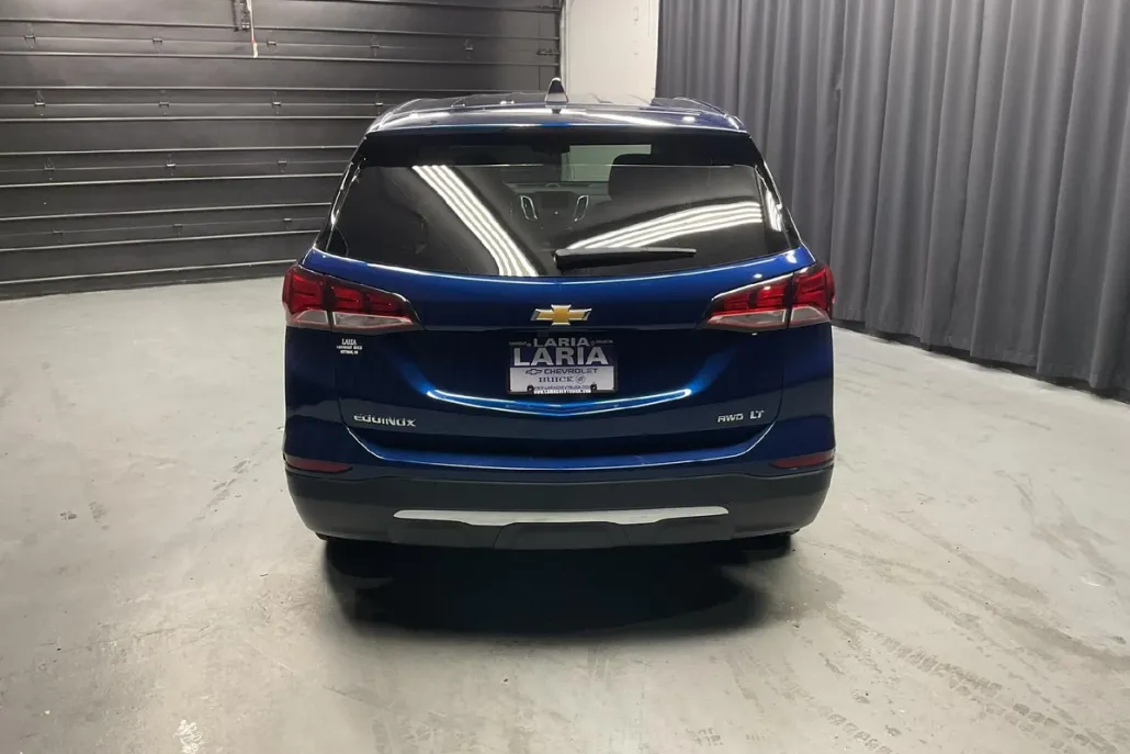 2023 Chevrolet Equinox LT photo 1