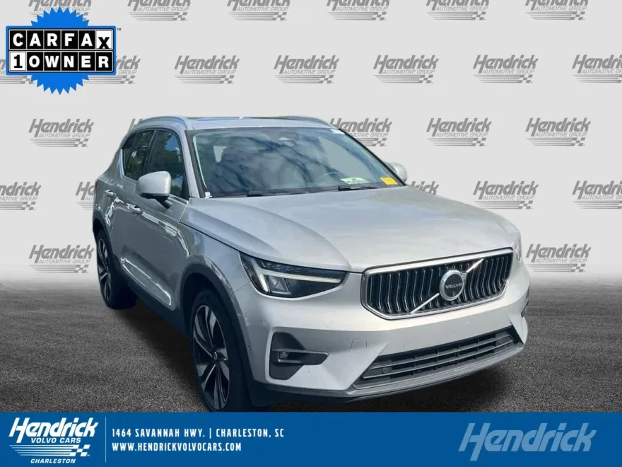 2025 Volvo XC40 Plus photo 1