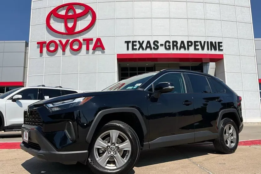 2024 Toyota RAV4 XLE photo 1