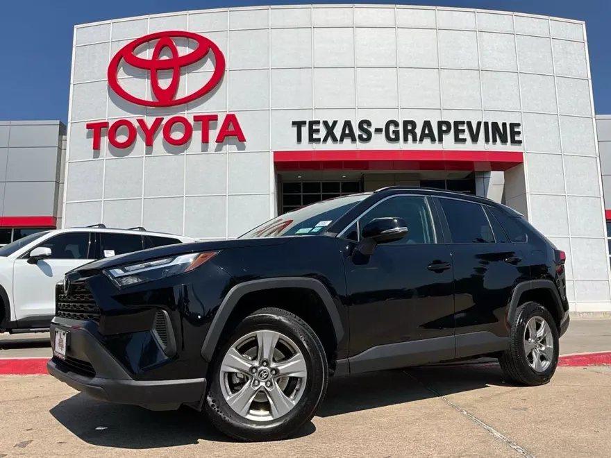 2024 Toyota RAV4 XLE photo 1