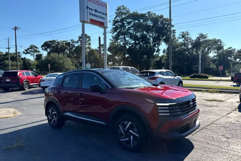 2025 Nissan Kicks SV photo 1