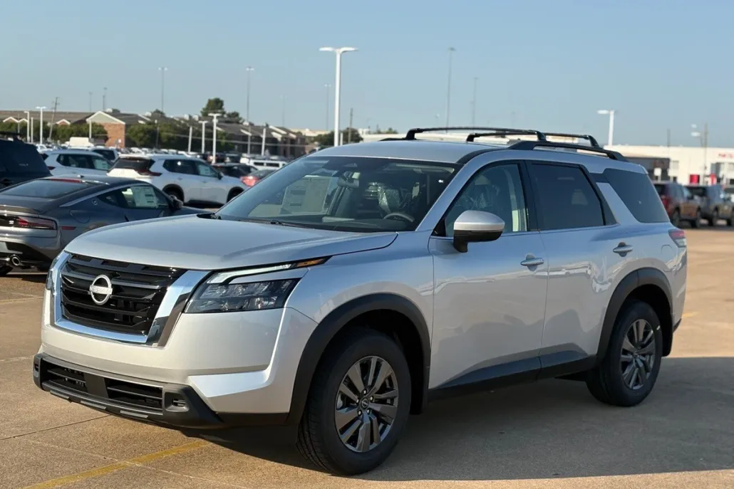 2025 Nissan Pathfinder SV photo 1
