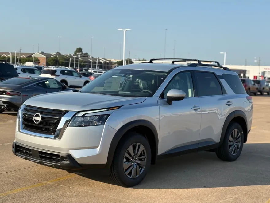 2025 Nissan Pathfinder SV photo 1