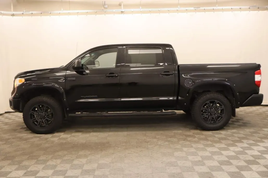 2017 Toyota Tundra SR5 photo 1