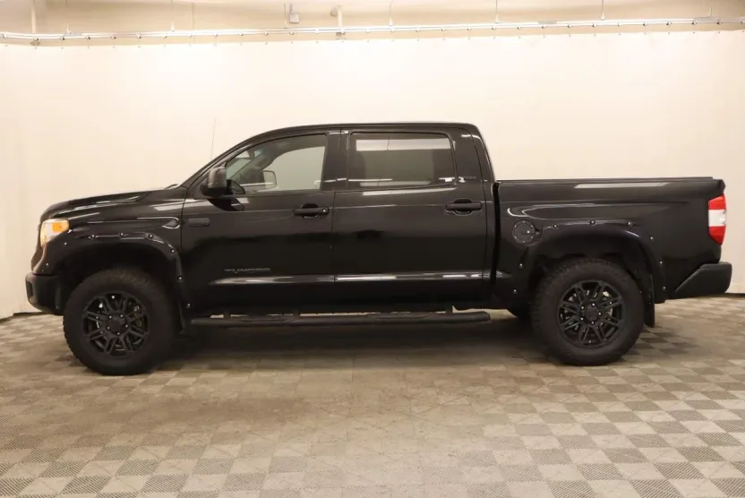 2017 Toyota Tundra SR5 photo 1