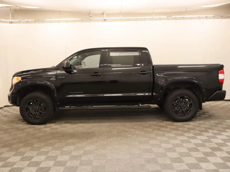 2017 Toyota Tundra SR5 photo 1