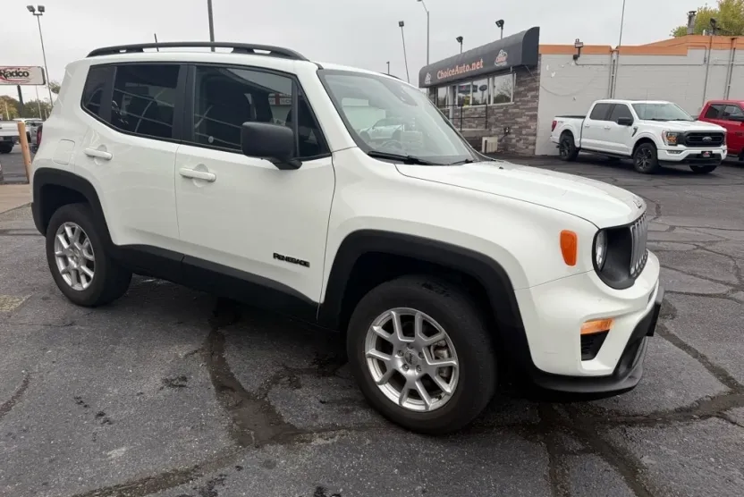 2023 Jeep Renegade Latitude photo 1