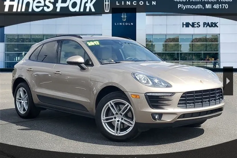 2017 Porsche Macan Base photo 1