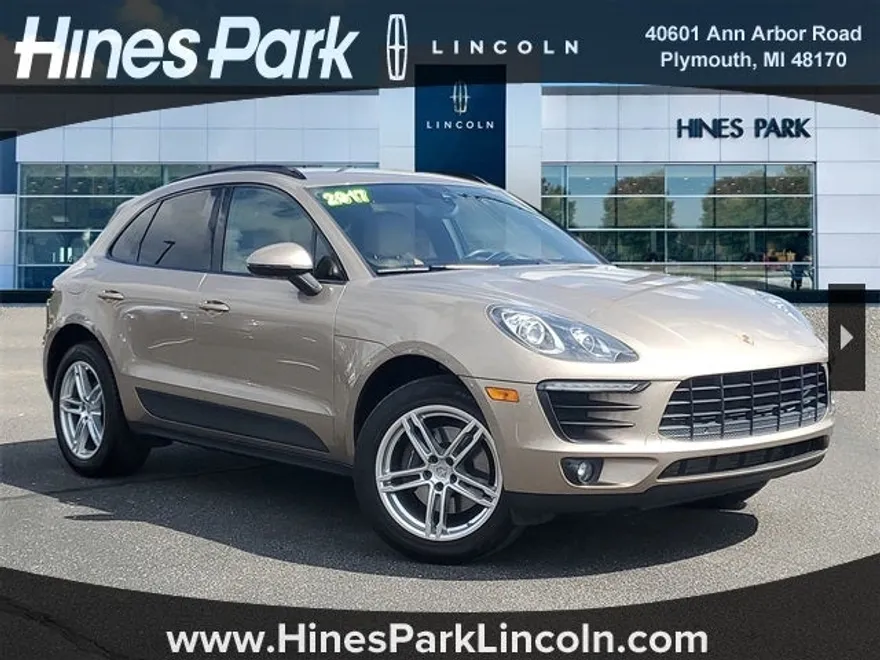 2017 Porsche Macan Base photo 1