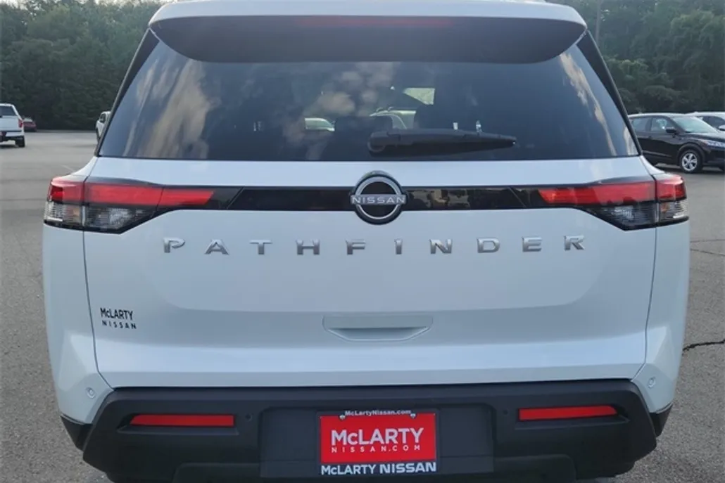 2025 Nissan Pathfinder SV photo 1