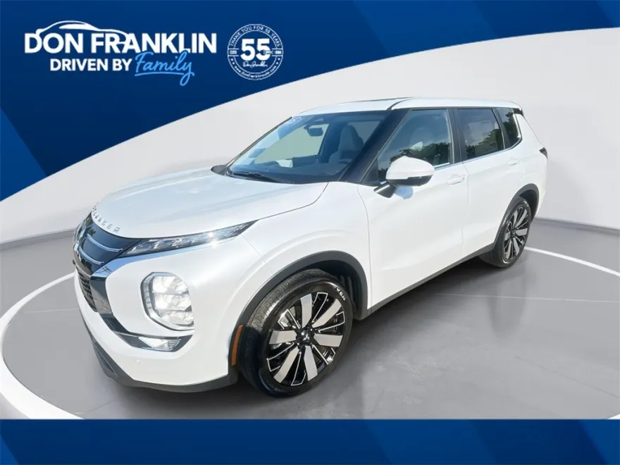 2025 Mitsubishi Outlander SE photo 1