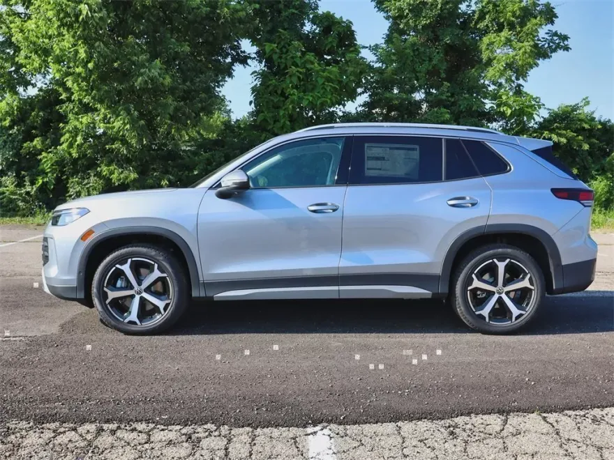 2025 Volkswagen Tiguan SE photo 1