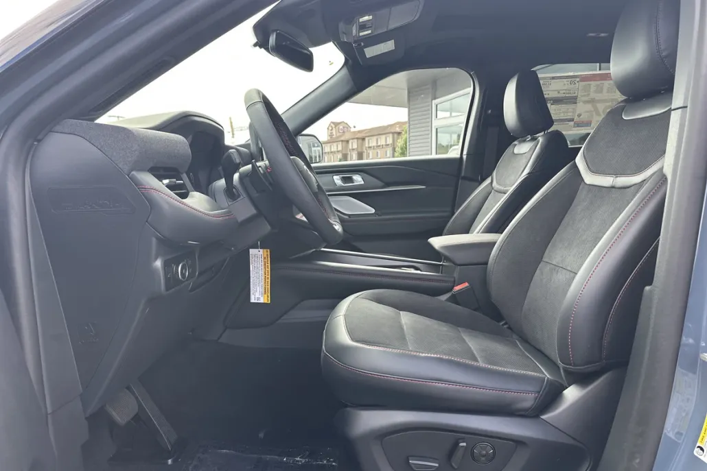 2025 Ford Explorer ST photo 1
