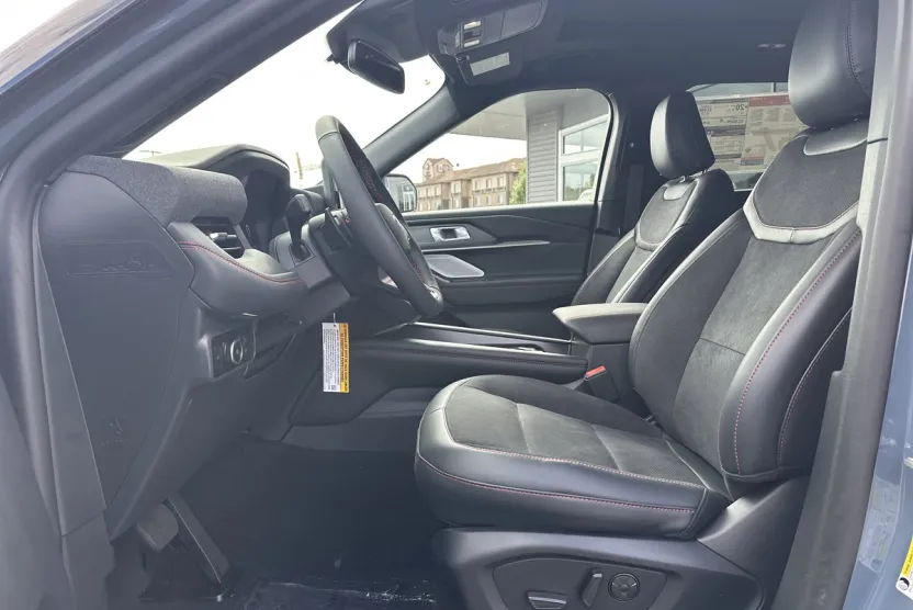 2025 Ford Explorer ST photo 1