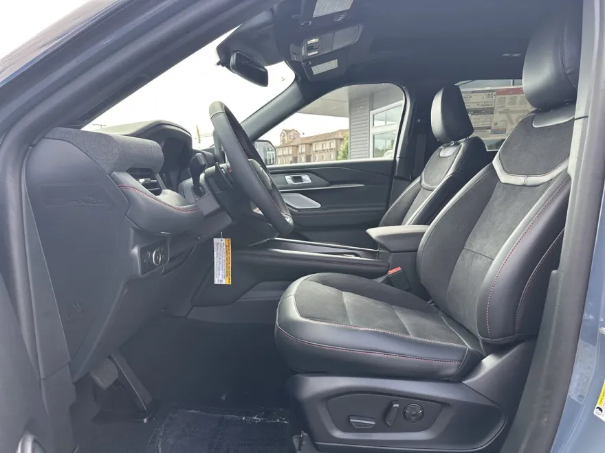 2025 Ford Explorer ST photo 1